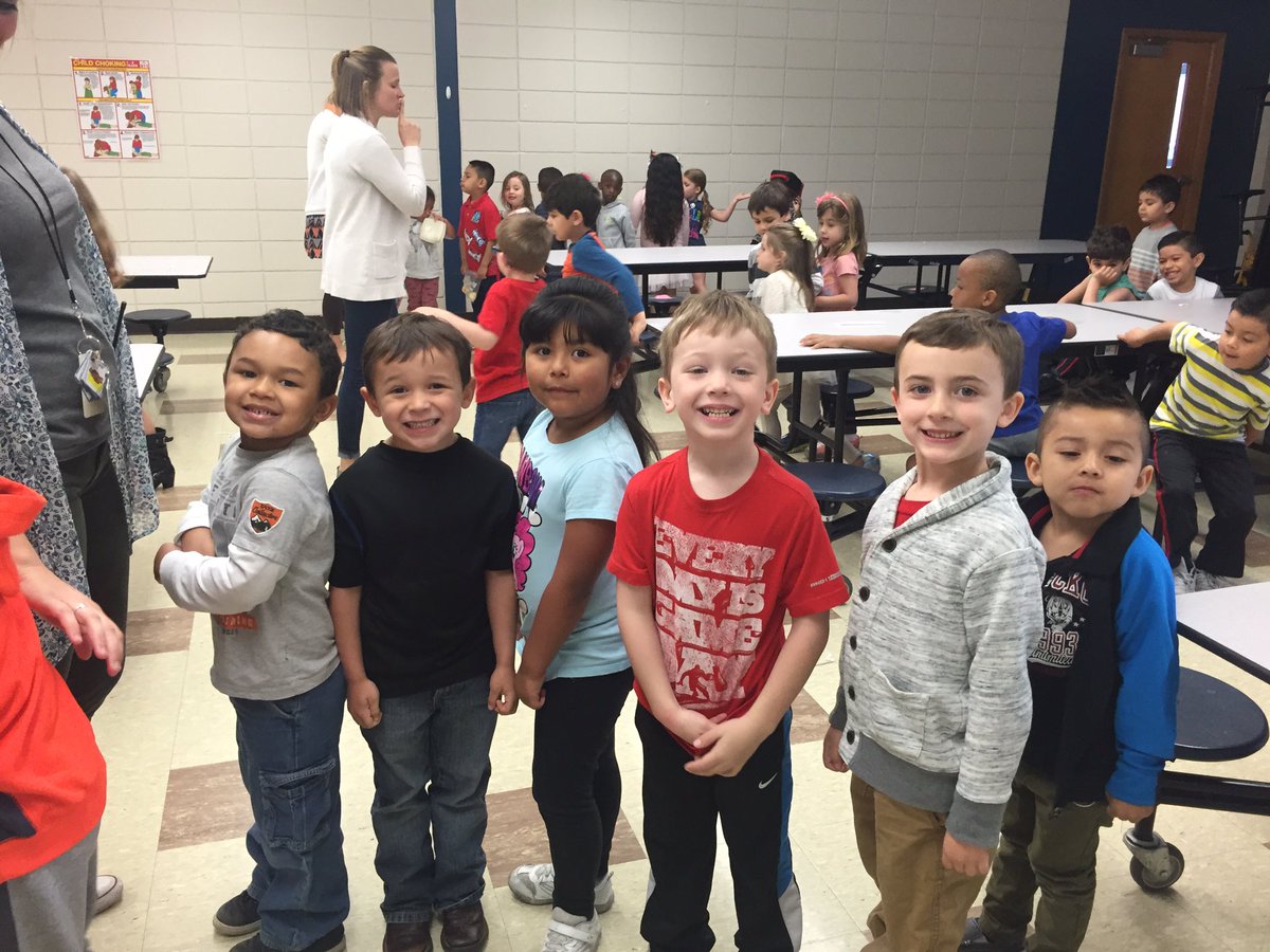 theSMECEC's tweet image. Smart Start Students ready to start their day!!! #team512 #SMISC @theSMSD