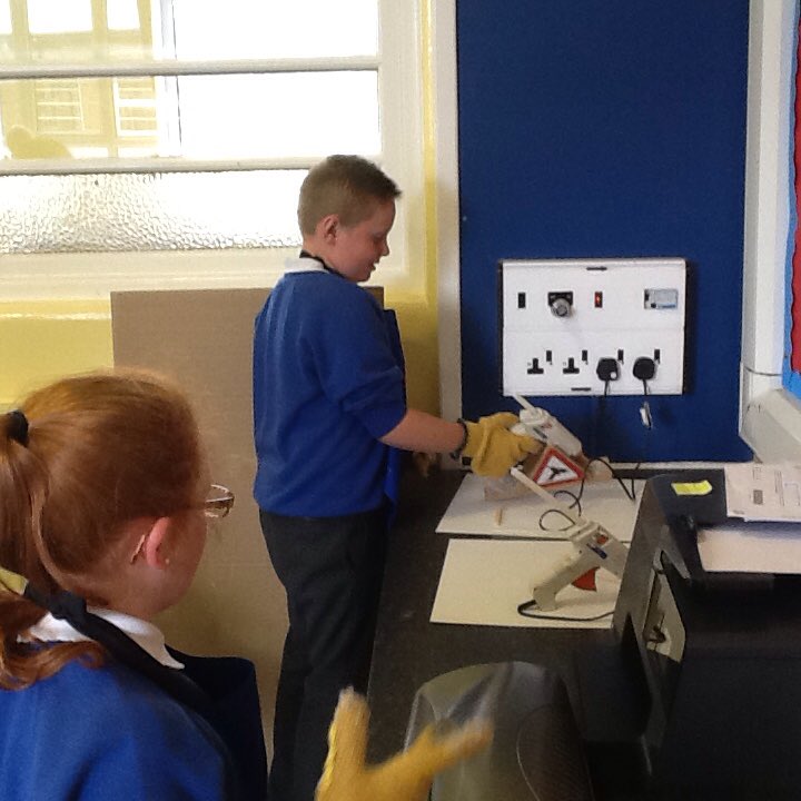 LisburnC's tweet photo. Designing and making life rafts to take survivors in P6C #titanicproject https://t.co/FqnnWcRbBJ