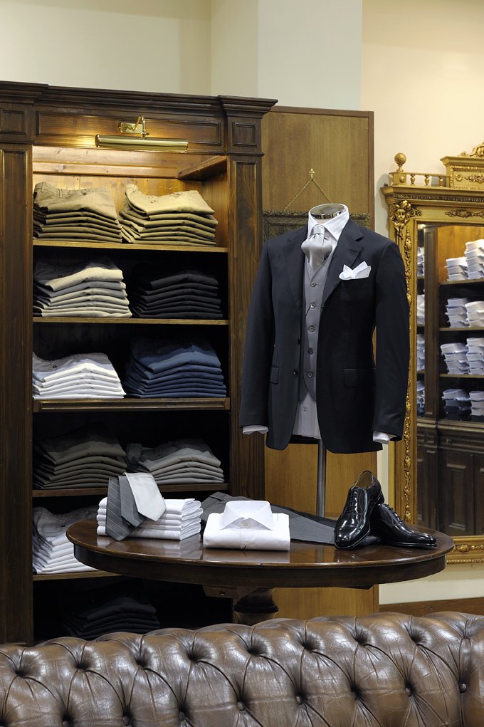 AntichiTelai's tweet photo. Un Nostro Classico! #fashionblogger #Cultura #Italy #management #clothing #suitstyle #diplomacy #trendyfashion https://t.co/MVIzMGtmqi