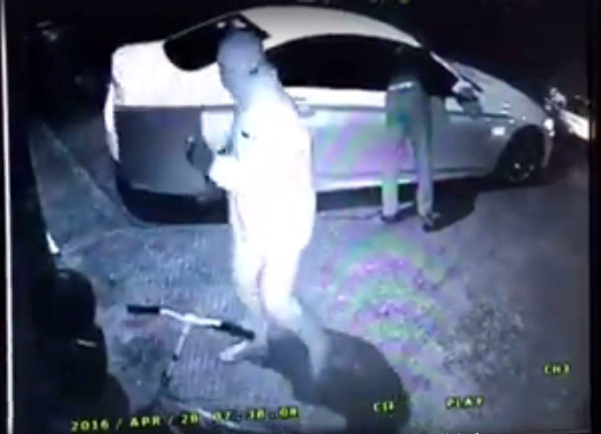 Independent_ie's tweet photo. WATCH: The moment a car is stolen without keys overnight https://t.co/LTylocdnBP https://t.co/ViwPRoOoha
