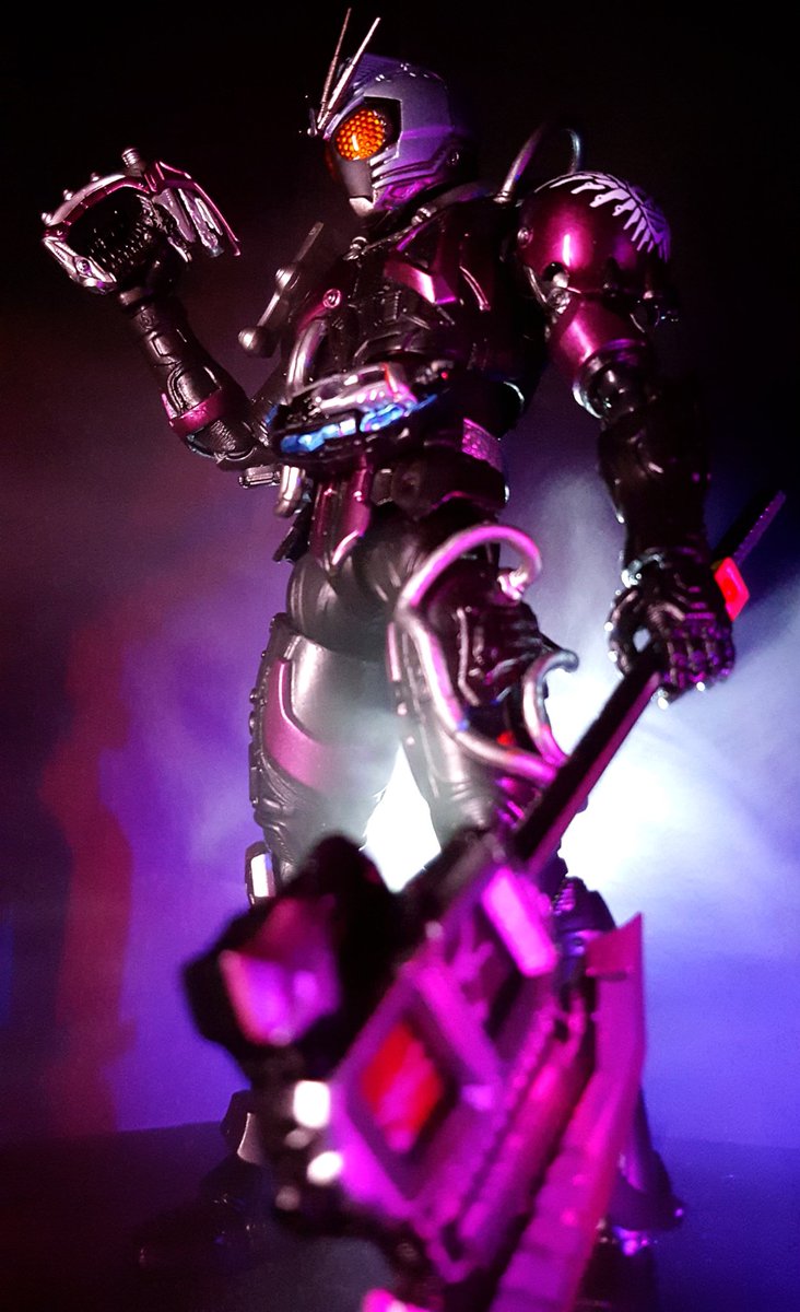 Uzivatel しろくま叔父さん Na Twitteru たまに見かける魔進チェイサーの頭を仮面ライダーチェイサー に替えて マッハドライバー巻いた奴を自分でもやってみた カッコイイけど 名前どうしよ フィギュアーツ写真部 フィギュア撮影友の会