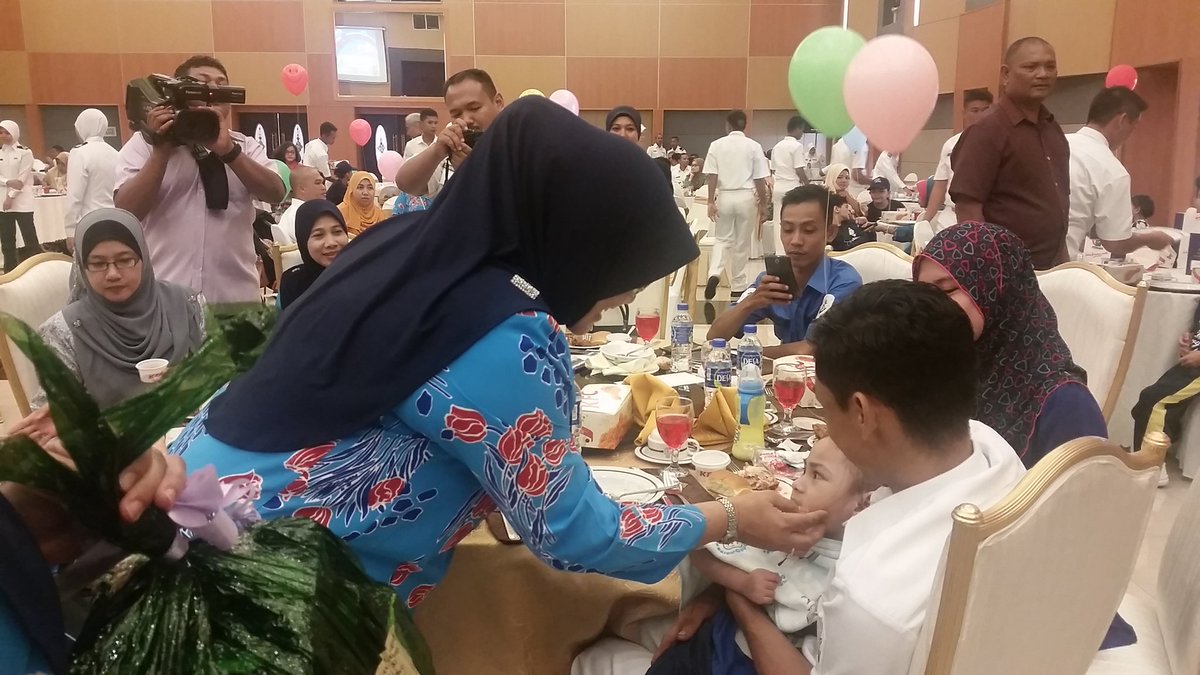 HqDmw's tweet photo. Majlis Meraikan Kanak-Kanak Istimewa sempena Navy Day ke-82 #bakatlaut @mykamarul @imtkhalid https://t.co/QbFVdhLK7k