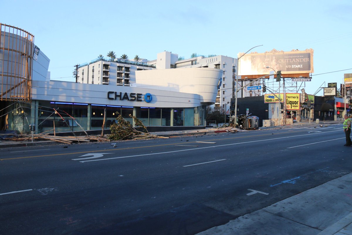 knxpete's tweet image. #SunsetBlvd Car WB Sunset rolls over &amp;amp; hits light standard. Driver dead. St closed 3-4 hrs #KNX @KNX1070 @CBSLA