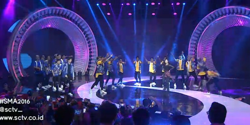 SCTV's tweet photo. Battle dance @alysyarief dan @PrillyBie ! #SMA2016 https://t.co/fdkN5m4Wud