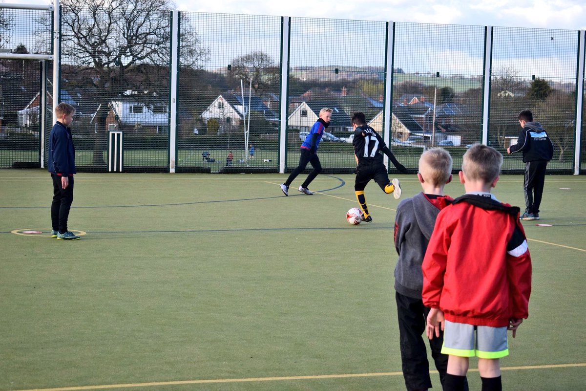 cp_coaching1's tweet photo. BRILLIANT session on TUESDAY! ⚽️‼️ Book your place DM for details✅👍🏻 #Huddersfield #creatingpotential #HD8 #football https://t.co/U63GCVVYMQ