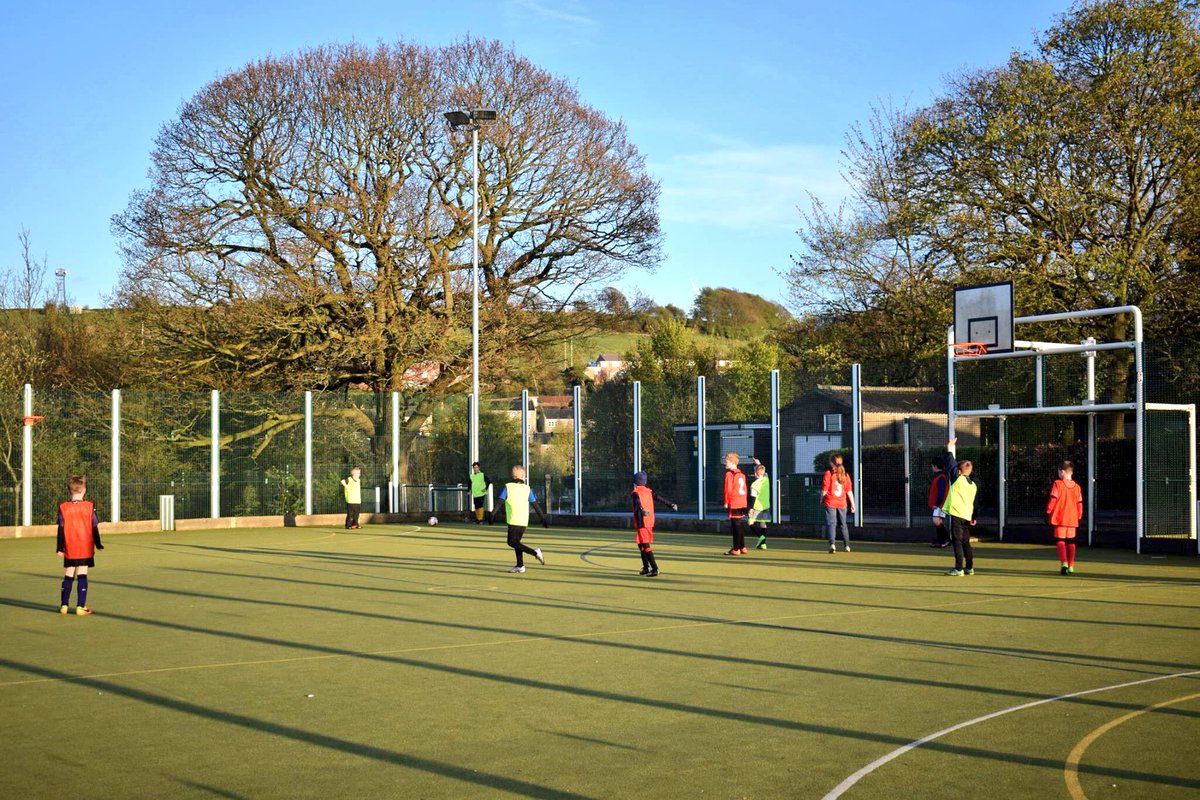 cp_coaching1's tweet photo. BRILLIANT session on TUESDAY! ⚽️‼️ Book your place DM for details✅👍🏻 #Huddersfield #creatingpotential #HD8 #football https://t.co/U63GCVVYMQ