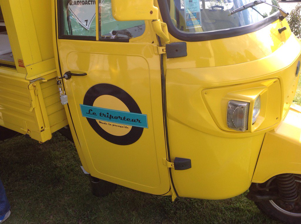 cygal01's tweet photo. La #foodtech s invite à la conférence @FeedContact ! @SNCFDev @Onecub @villesemploi avec le #foodtruck #letriporteur https://t.co/B5p6IR1YsN