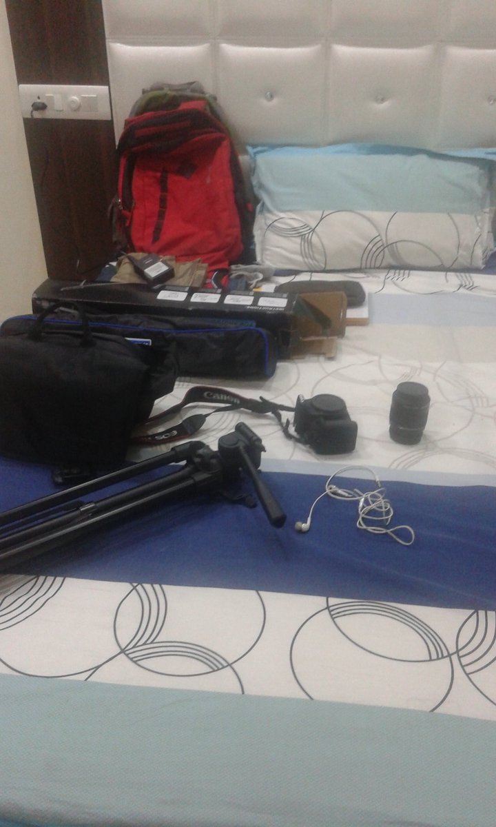 riyakpr1D's tweet photo. I always keep my room clean ..but I am loving this kinda mess π
#YoutuberInMaking #IndianYoutuber https://t.co/Z8UFNlLNcx
