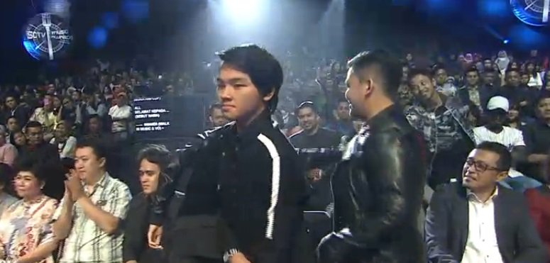 SCTV's tweet photo. Selamat untuk @CJRisCJR ! #SMA2016 https://t.co/qNnSJF17wy