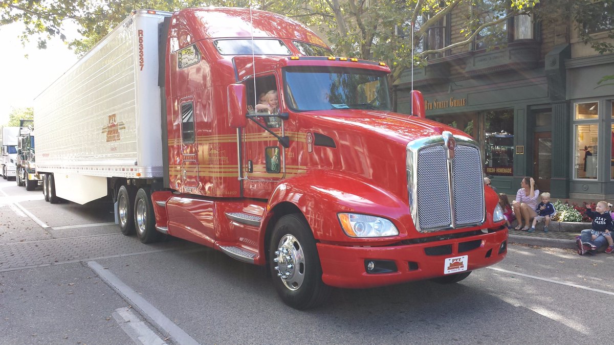 PVTDispatch's tweet image. Did you know PVT drivers drove 4,856,905 miles in 2015!  
#keepingAmericaRolling
#OTR
#Truckers