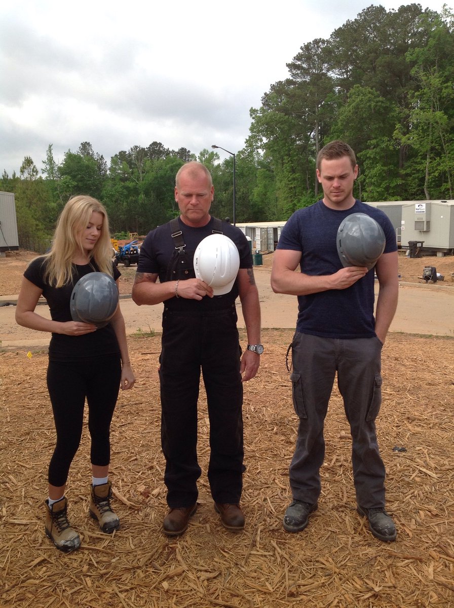 Make_It_Right's tweet photo. Today is Day Of Mourning &amp; it's a reminder to #staysafe on the job site. #WSIB @sherryl_holmes @mike_holmesjr https://t.co/yEMNlZNdfn