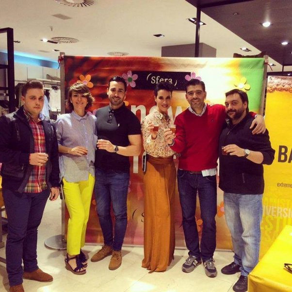 Ballutcervezas's tweet photo. Hoy nos vamos a amenizar la Sfera Spring Night con nuestras cervezas,no te lo pierdas! #sferaspringnight #Badajoz https://t.co/kt6lT0JCwi