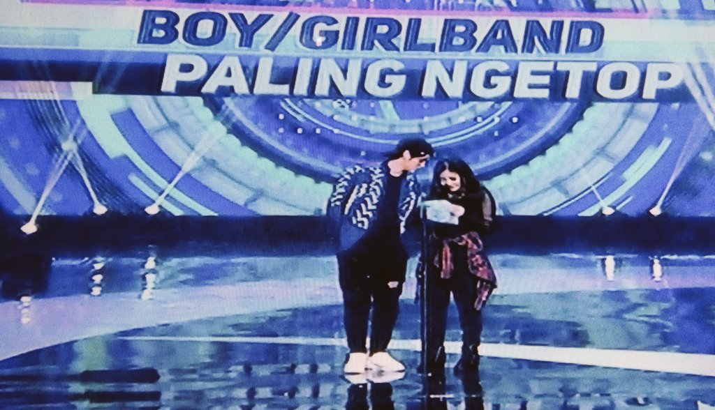 AliciousJambi__'s tweet photo. Liat dikit bisa kali neng 😂 ALIANDO SYARIEF #SMA2016 https://t.co/vreEzimdJK