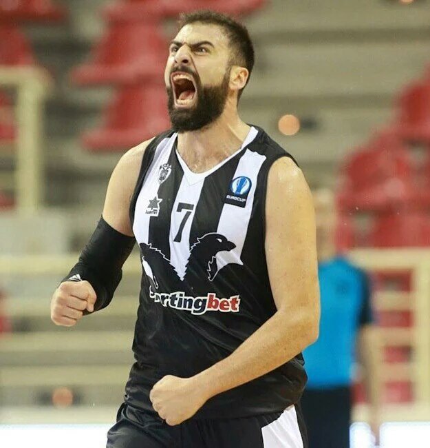 titularitis's tweet image. La Ley de Kostas vuelve a aplicarse en @ACBCOM Welcome back @vaskos77!
