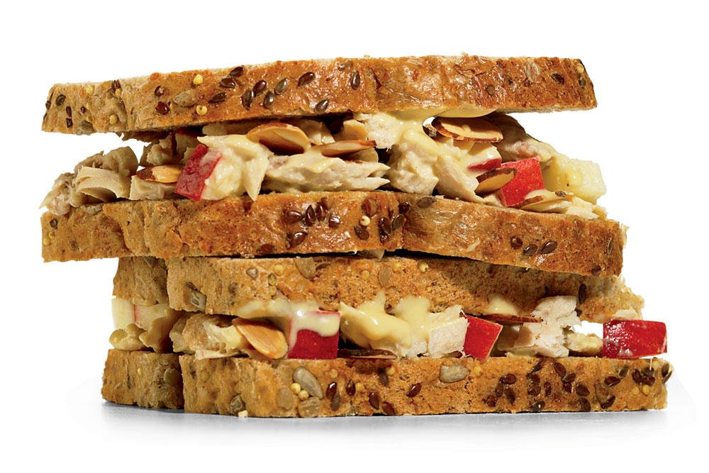 runnersworld's tweet image. 25 snacks for runners because three square meals are no match for a runner's appetite. spr.ly/6017Bmez1
