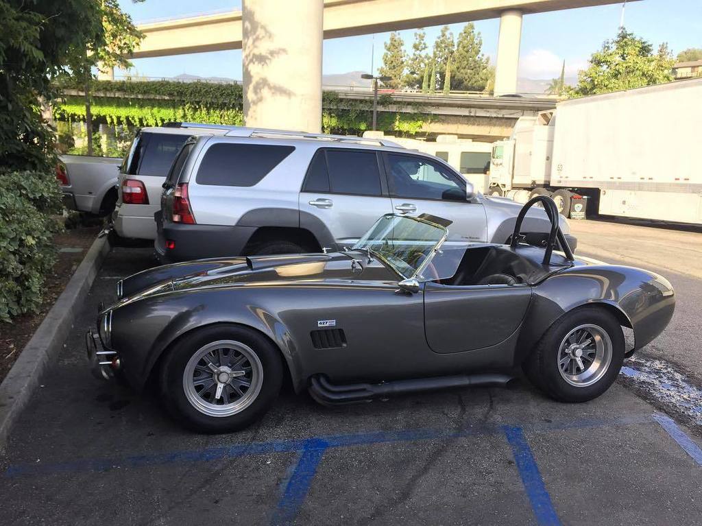 mt_loverman's tweet image. Parked at Starbucks #Shelby #Cobra #427 ift.tt/21hcyBw