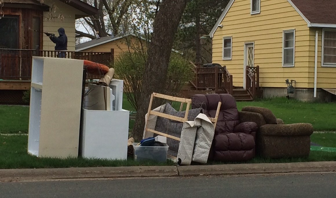 farmingtonmn's tweet photo. #curbsidecleanup day is Sat., April 30 for Fgtn's Tuesday residential garbage
customers. https://t.co/SEg8bBWQQ1 https://t.co/0y8uGUhiV0