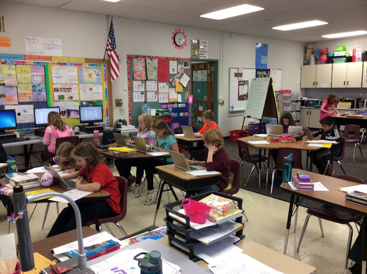 MrsCrubelsClass's tweet photo. Such a peaceful start to our day. Growing as writers. @HoweElementary https://t.co/wlhXLB7u0g