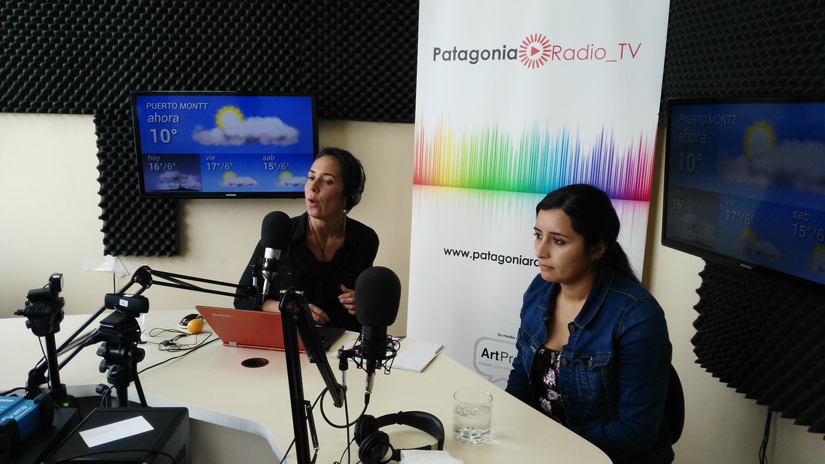 AHORA: equipo profesional de la clínica ginecológica móvil entrega información a la comunidad vía <a href="/patagoniaradio/">Patagonia Radio 94.1 FM Puerto Montt</a> RT