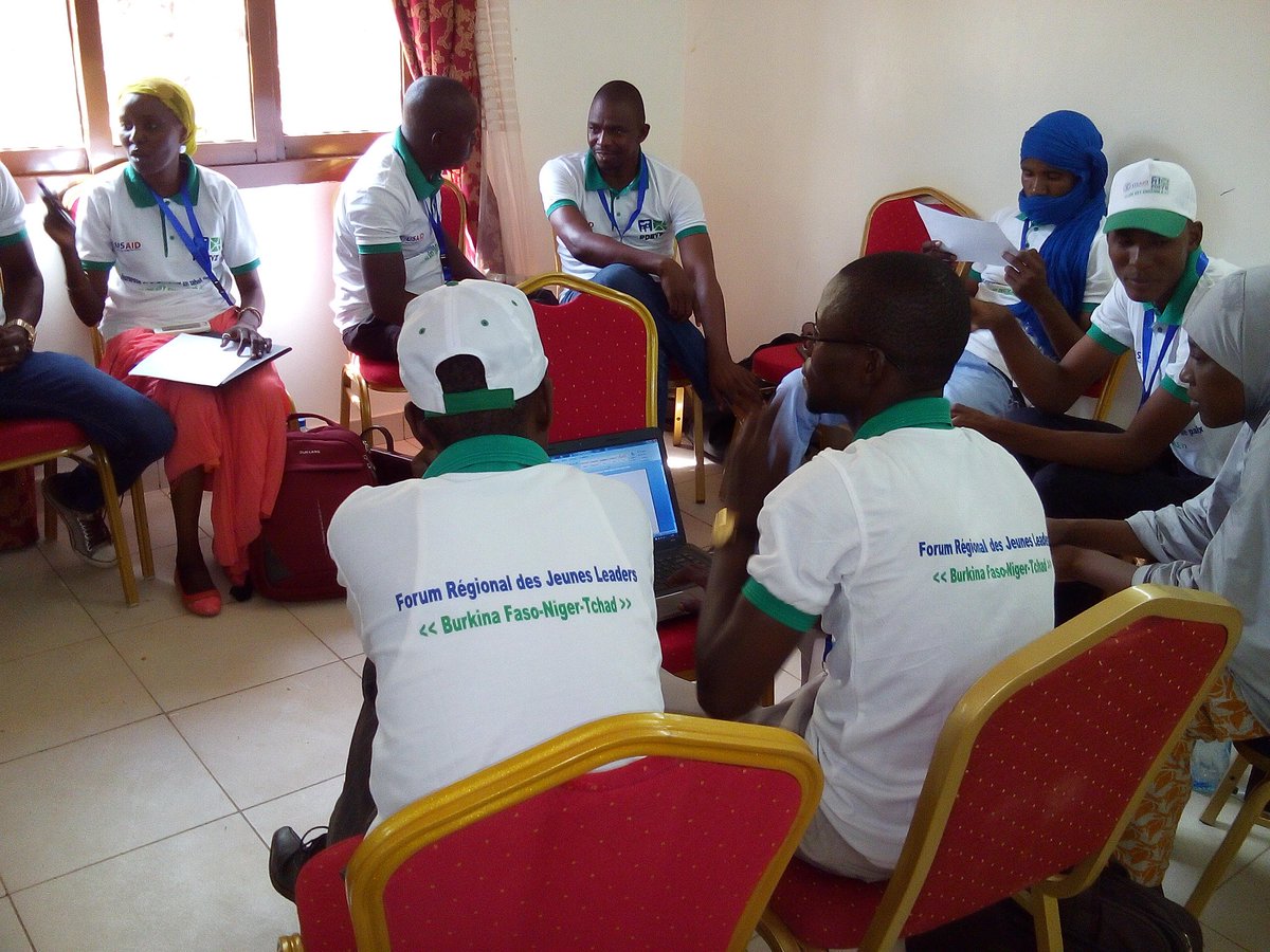 ToudaKaka's tweet photo. @IRIGenDem #Uniting Youth #PDevll #SFCG_NIGER: travaux du groupe 1et 2, sur les grands défis de la jeunesse https://t.co/hO2NwaYvMA