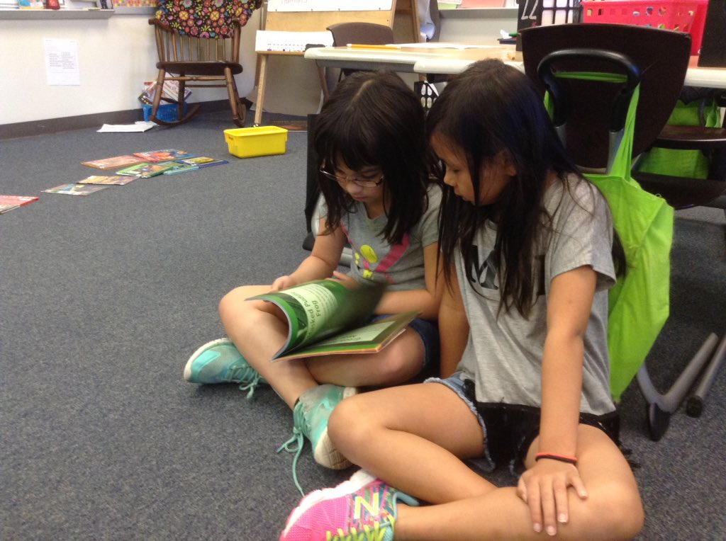 JJohnson_CPS's tweet photo. Readers in room 202 can:  Read non-fiction, remember what they read and put information into their own words!! https://t.co/FwmNGkVMJa
