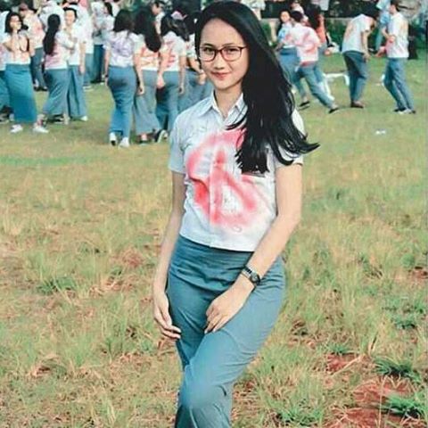 deni_asari's tweet photo. Seragam SMA Coret Coretan Seksi Cantik #SMAgrapher #SMA #SMAhits #SMAcewek #SMAseksi #SMAcantik https://t.co/caacGjzmSJ