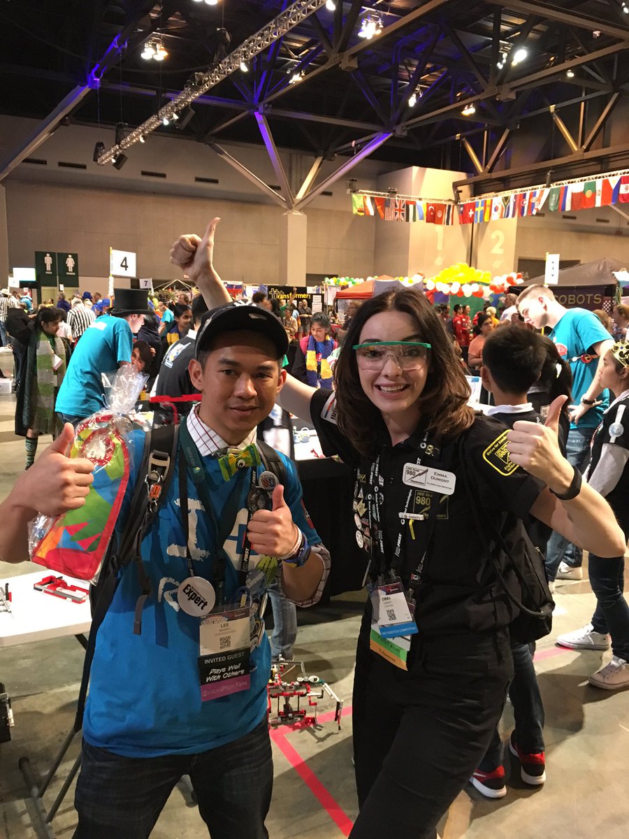 LEGO_Education's tweet image. With @EmmaDumont0 in the pits! Way to go teams! #findemma #FIRSTchamp #iloverobots @firstlegoleague
