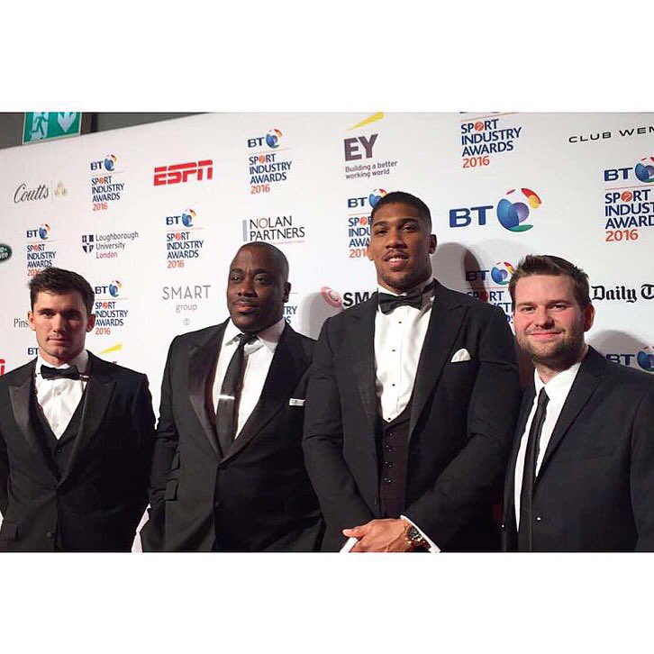 anthonyjoshua's tweet image. Formal evening with my team at the @SportIndustry Awards #BTSIA 👔