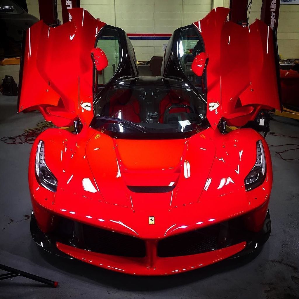 OnlyFerrariPics's tweet photo. #Amazing Detail by @proficient_x #LaFerrari #Ferrari #RossoCorsa #WideWorldFerrari by wideworldferrari https://t.co/lUDgRaxTnI