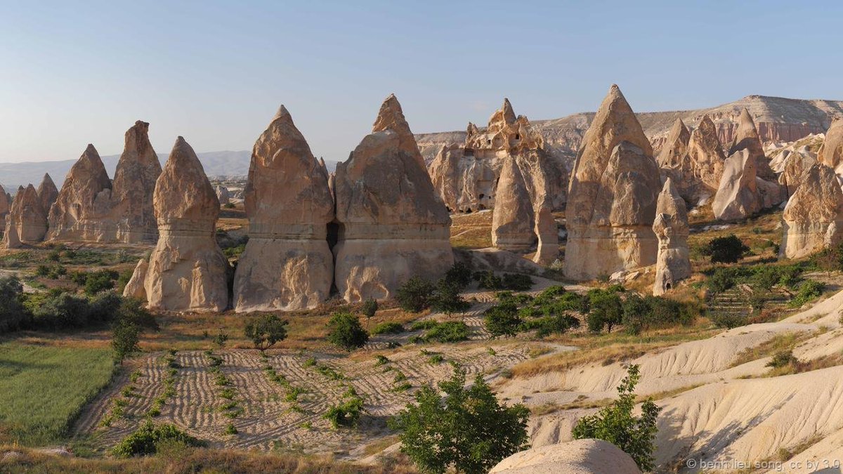 holidayslover1's tweet photo. The #volcanic formations of Fairy Chimneys in Cappadocia, #Turkey. https://t.co/tesGmMdlGy