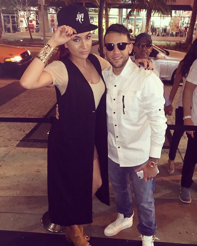 Shantee_Music's tweet photo. Ay! @Messiah_mcs 🐒🐒 #AY #dathattho #messiah #shanteemusic #latinbillboardsweek #clubset #sgcentertainment https://t.co/drSI3lB74l