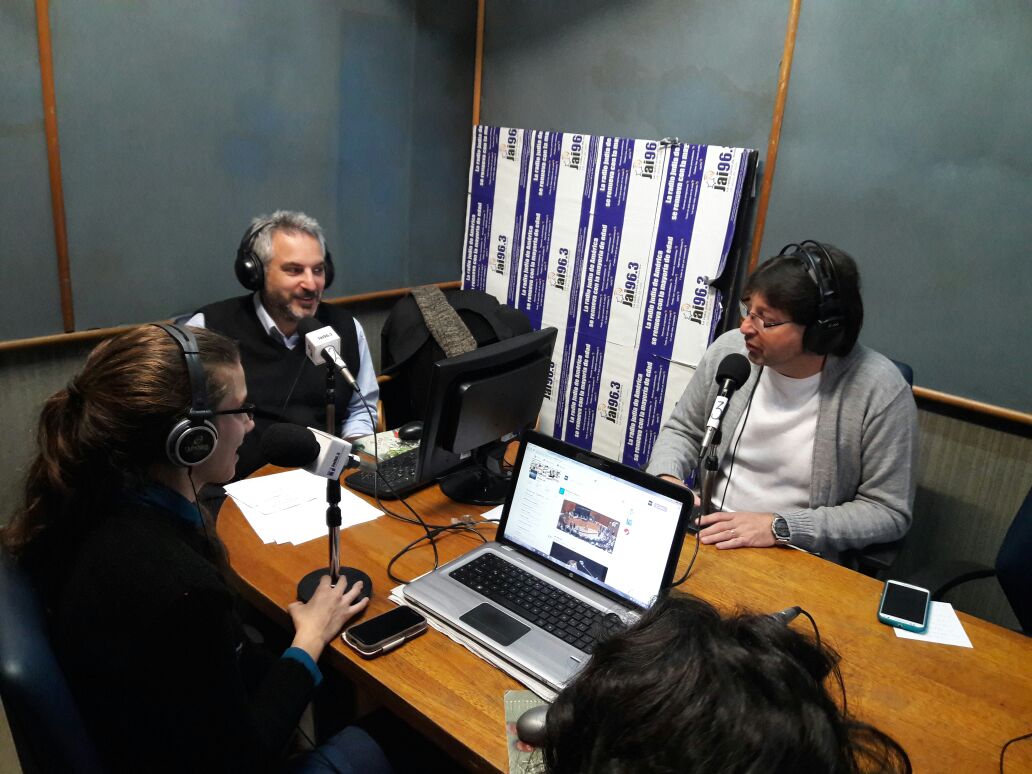 El pase entre "Pensando las noticias" y el "Coffee Break". La mañana de Radio Jai ...de la cordura a la gordura ...