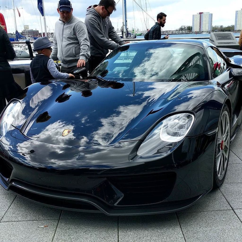 OnlyCarrera's tweet photo. Porsche 918 #carshow #car #cars #portsmouth #pompey #gunwharfquays #gunwharf #porsche #918 #porsche918 #toomanyhash… https://t.co/70PA8JKnCY