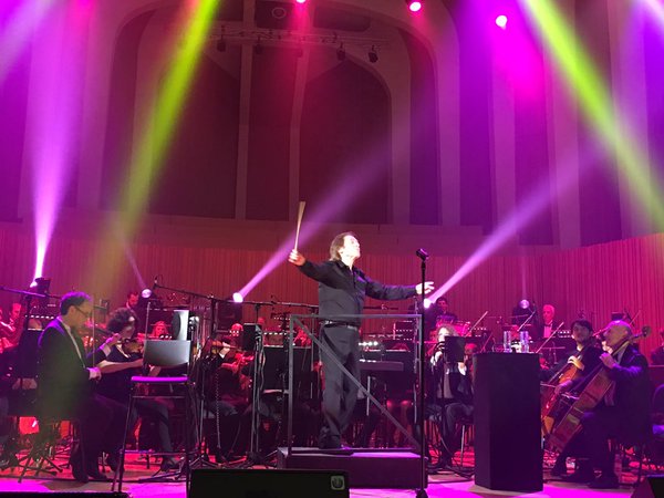 TSaharova54's tweet photo. @raphaelnet_com @RAPHAELartista BRAVO #RAPHAELartista con su Triunfal Gira #Sinphonica !!! BRAVO!!! PALANTE!!! https://t.co/6tIuZOHQZf