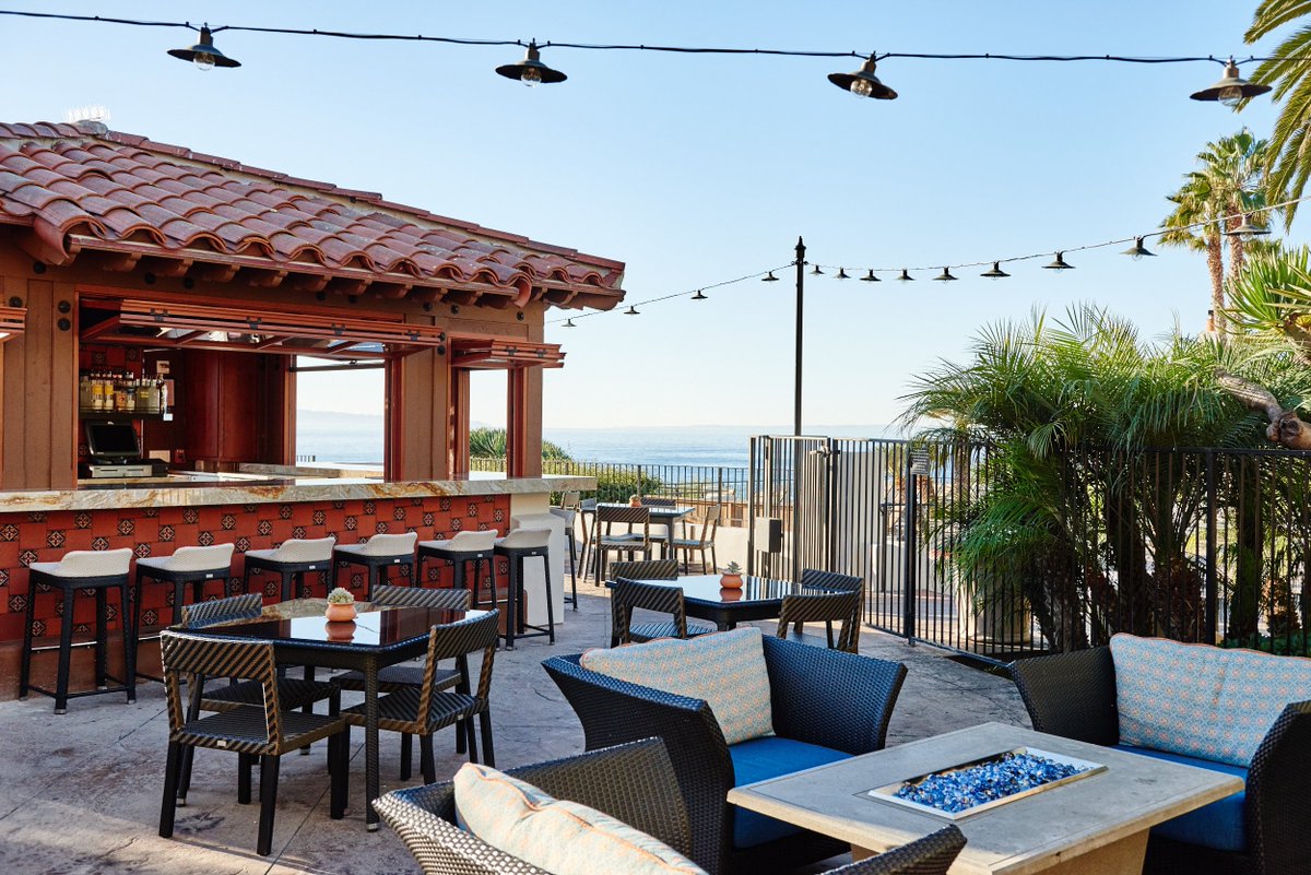 RCBacaraSB's tweet photo. Take a dip and grab a sip at our poolside bar and enjoy the fire pits on a cool California evening. #BacaraBliss https://t.co/XVueDphzGE