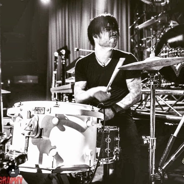 OfficialFallers's tweet image. Happy Birthday to one of our favorites!(: hope you have a rockin day @StevieTF4 🎈⭐️ #Fallers @TheFallFour