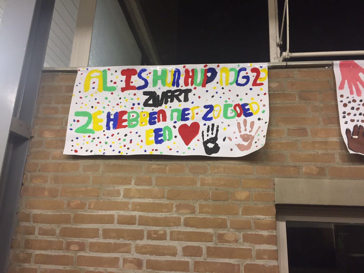 SkanderMab's tweet photo. Hangt binnen op @DriestarCollege Leiden: "al is hun huid nog zo zwart, ze hebben net zo goed een hart". Hoekandit?! https://t.co/V7Mn3DW7wK