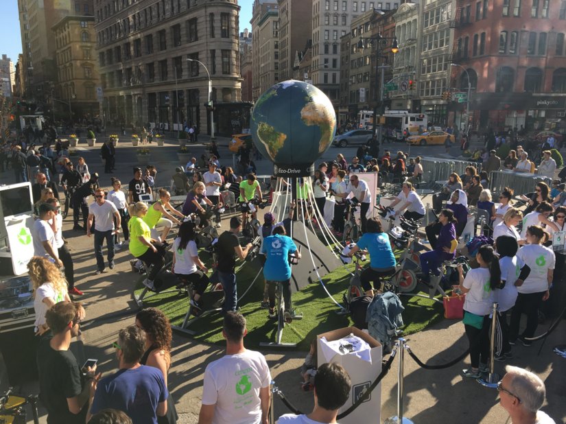 CitizenWatchUS's tweet photo. Last week Citizen, @HabitatNYC and @RevolveNYC lit up the world! https://t.co/5bxCGI224Z #MostOutOfLight https://t.co/JJS57cEE2n