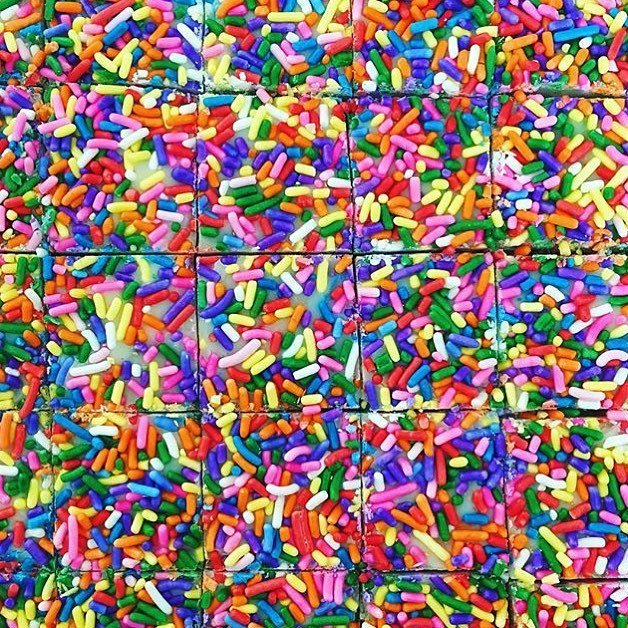 SpoonUniversity's tweet photo. Thursday feels = funfetti fudge + happy hour at HQ is only three hours away. 🙌🏼 🎉 #spoonfe… https://t.co/KtFZR2YAvF https://t.co/EBPztMrRF4