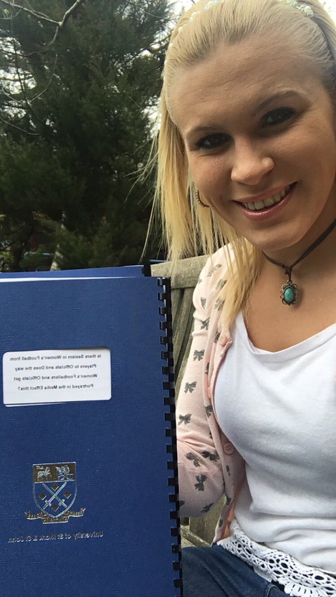 sophieclemens_x's tweet photo. Standard I've completed my dissertation so here's a selfie! That's all done & not long left now 🎓🎉📓🏅#needajobnow https://t.co/5nmZmDbrmy