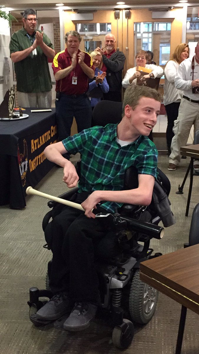 RedHawkRuckus tweet media