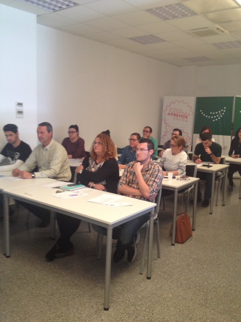 ana_anacastillo's tweet photo. Estamos En el #cadeValverde en la jornadas ModernizaTics @cadehuelva @andaluciaemprende https://t.co/VXhFP4eg80