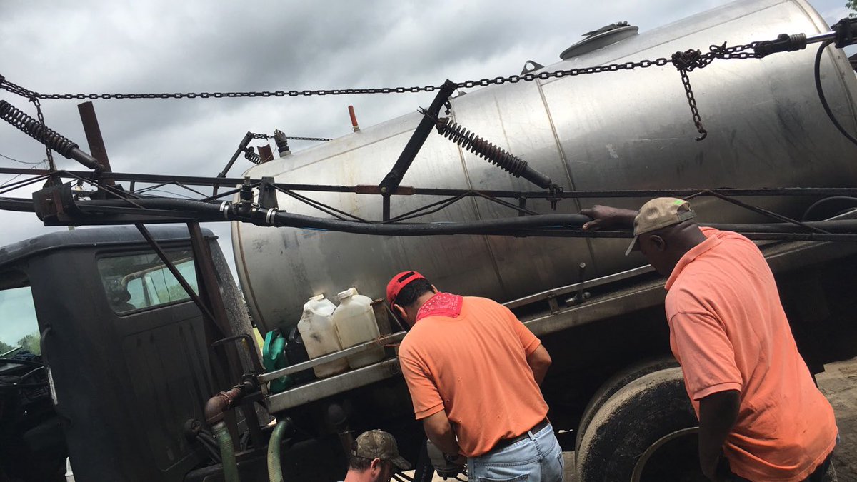 FarmHay's tweet photo. Getting the sprayer truck ready to go so we can get that grass to start growing #ohbealyeah https://t.co/XxghmaBuA3