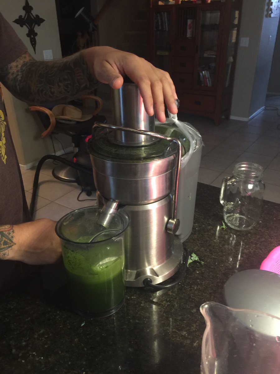 vvw10's tweet image. #breakfastprep #reboot #juicing #veggielife