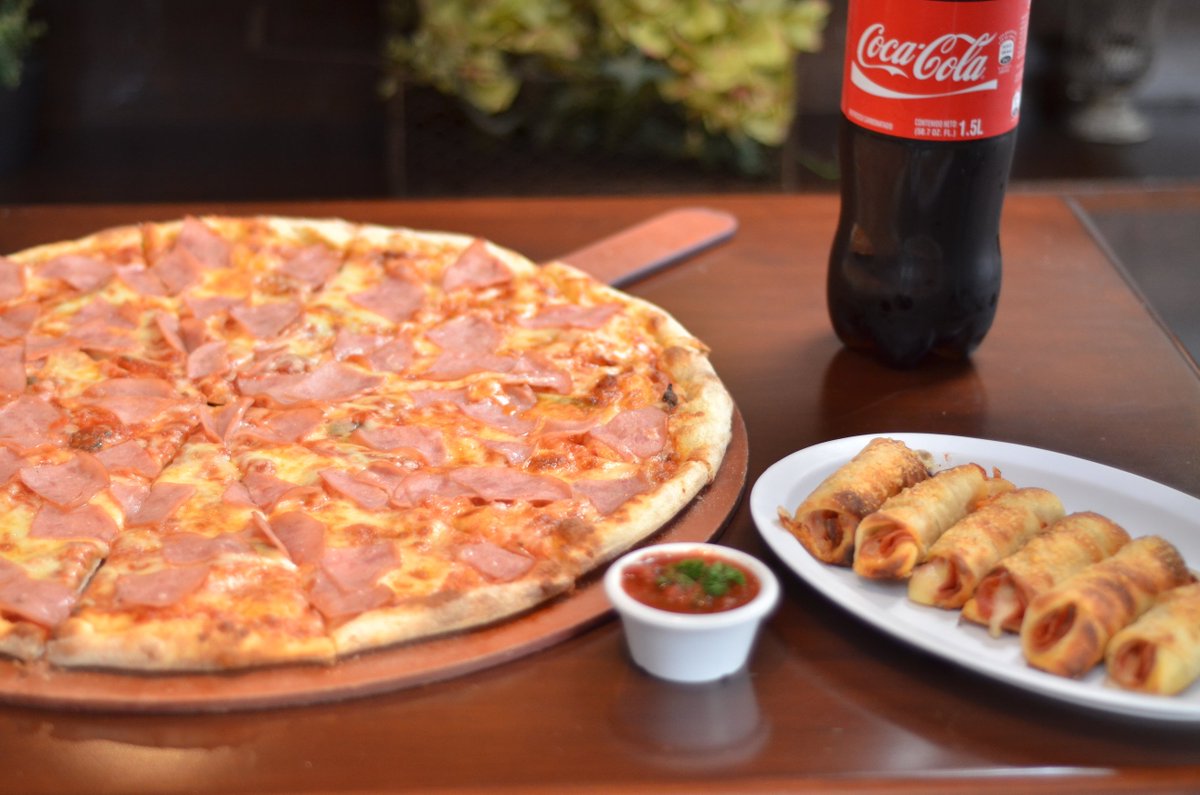 PizzarelliDO's tweet photo. ¿Quienes son los que la prefieren de jamón? ¡Pídela, y con nuestra oferta de hoy, llévate unos #Envoltini! https://t.co/7NJN0YqQUc
