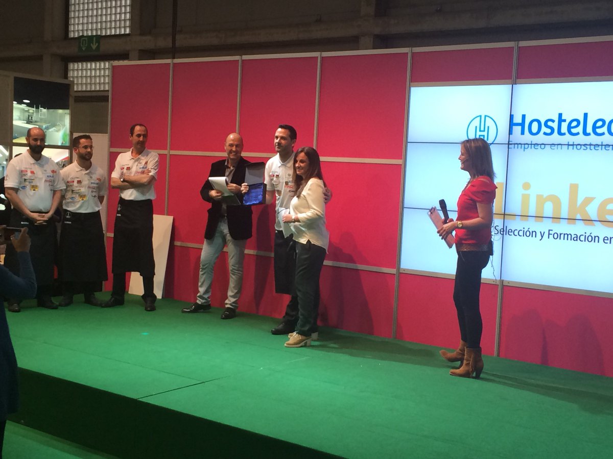 ConcursCamarero's tweet photo. Trofeo linkers de https://t.co/xKqqKOENUz es para Oscar Quintana,Felicidades!!! #FinalCCmA  #Alimentaria2016 https://t.co/Lqt1NMJLqm
