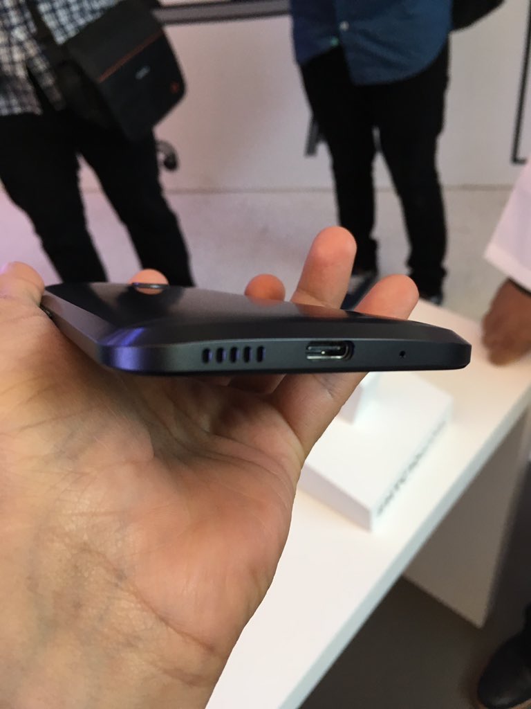 CharlyPi's tweet photo. Véanlo por todos lados, a mi parecer uno de los Android más bonitos actualmente. #HTC10EnMx https://t.co/WHjWeHkdUv