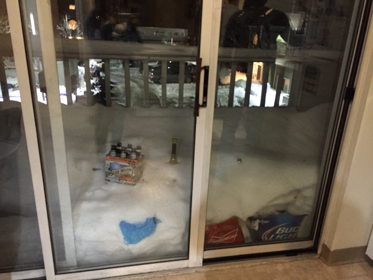 biodamonster's tweet photo. Perks of #Boston winters: beautiful views and makeshift freezers! #tbt #WhyILoveBoston https://t.co/SCv5sj6UGr