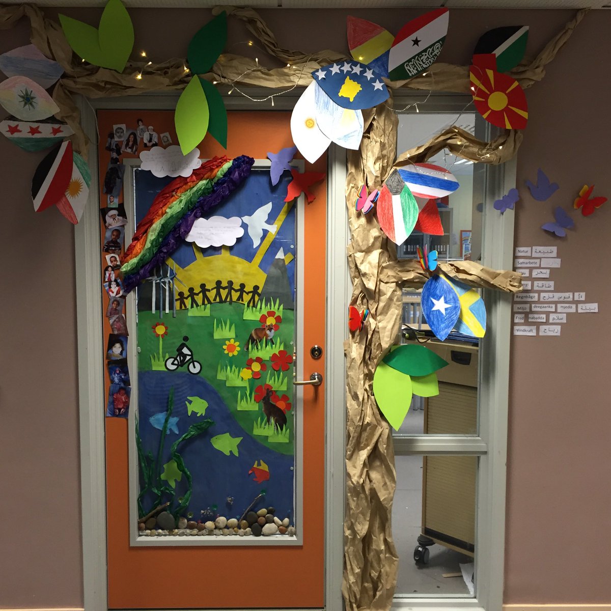 När det är #dörrpimpartävling på <a href="/Centrumskolan/">Centrumskolan, Växjö</a> går klass 6a all in.