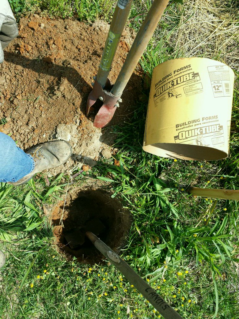 landissculpt's tweet photo. The Glamorous world of sculpture. #holedigging.#33oaksproject @TreesAtlanta @atlbeltline @landissculpturestudio https://t.co/CYAooaOuWC